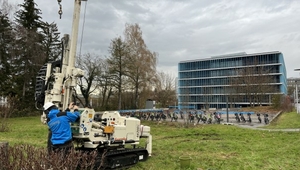 Drilling of the additional piezometer located south from the Forum Chriesbach at the Eawag campus. (Photo: Reto Britt, Eawag)